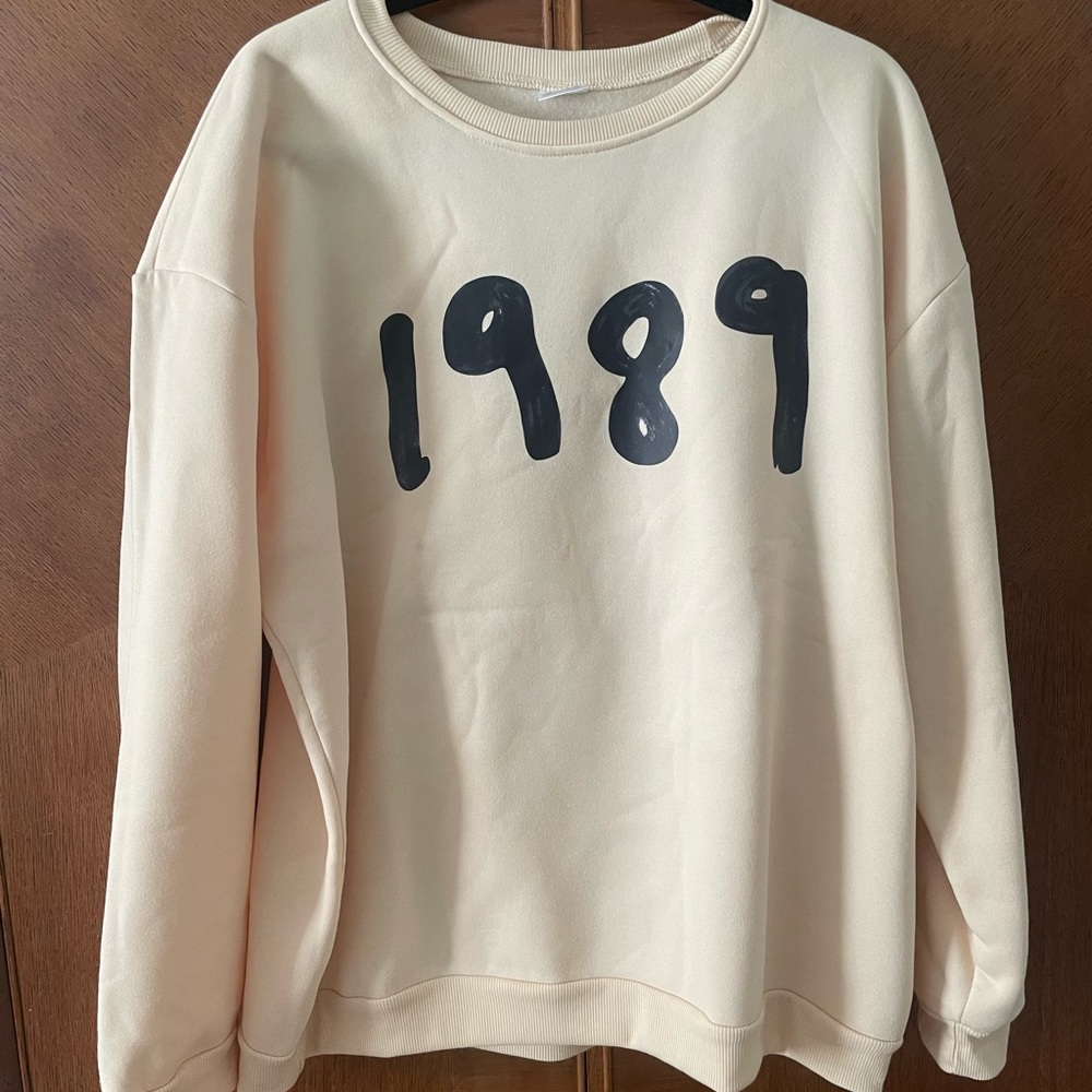Taylor swift sweatshirt